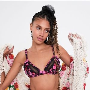 🔥HOST PICK🔥 NWT For Love and Lemons 🍋 Lola Wireless Triangle Bra